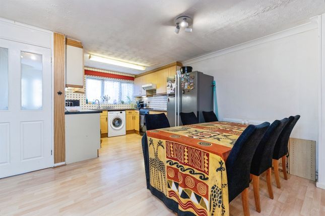 199, Canterbury Way, Stevenage photo 3