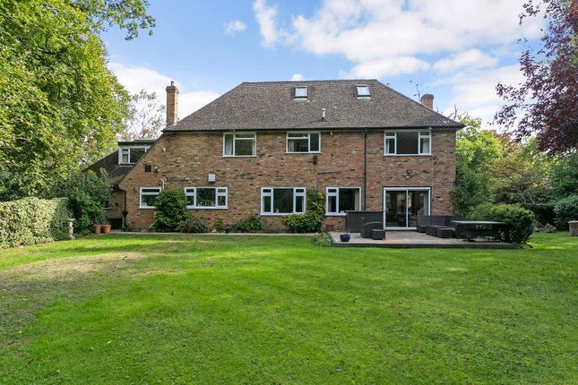 Robinswood, 2 Dukes Kiln Drive, Gerrards Cross photo 4