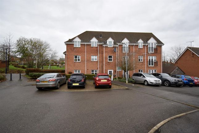 Thumbnail Flat for sale in Hanbury Close, Daventry