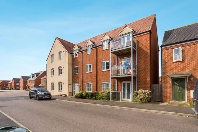 Thumbnail Flat for sale in Linnet Road, Banbury
