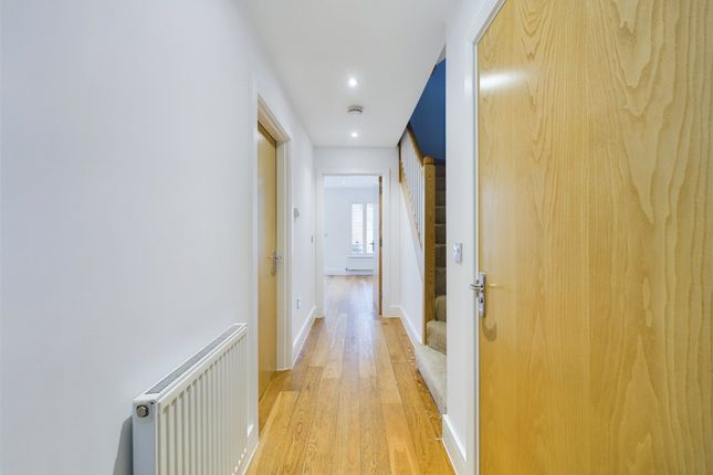 2, Heathlands Place, Ascot photo 2