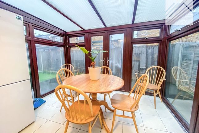 52 Waarem Avenue, Canvey Island photo 4