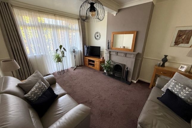 67 Avenue Road, Harold Wood, Romford photo 3