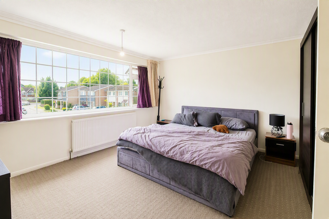 19 Sheepcote Close, Hounslow photo 4