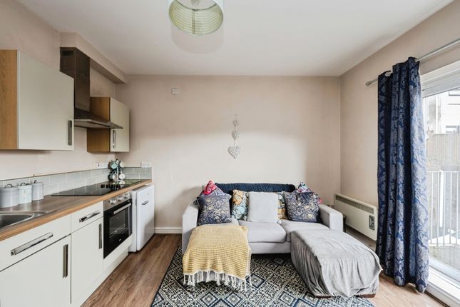Flat 10, Woodland Court,, Brecon Road, Swansea photo 4