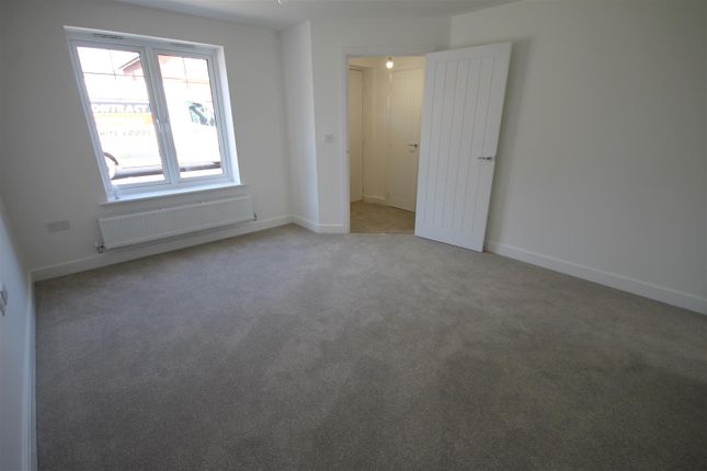 3, Halsnead Hall Close, Knowsley photo 3