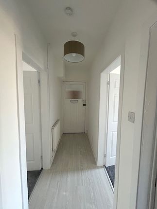 Thumbnail Flat to rent in West Bridgend, Dumbarton