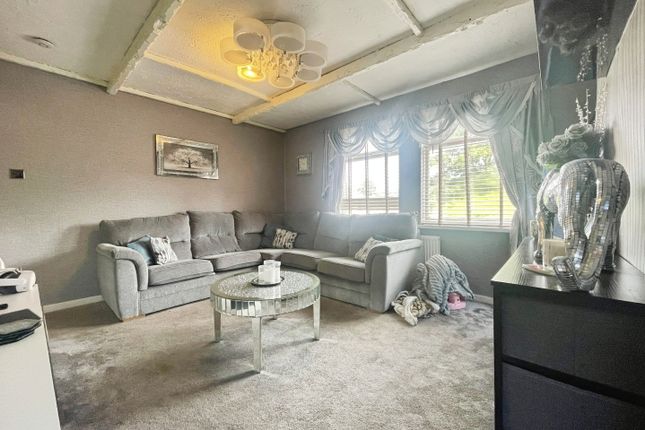 10, Damon Avenue, Bradford photo 4