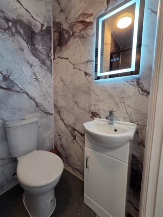 Room 3, 36, Kashgar Road, London photo 5