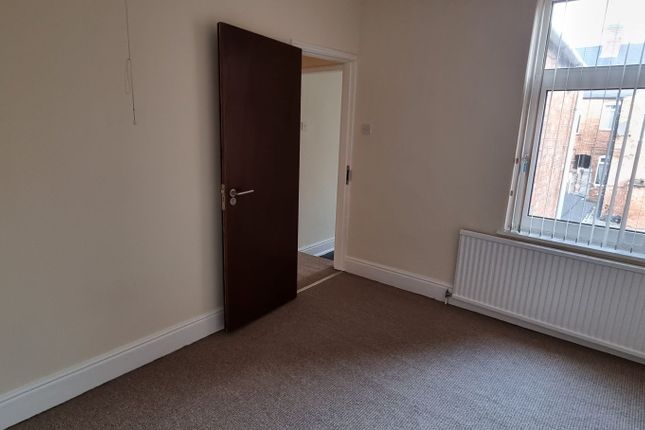 Terraced house to rent in Halkin Street, Leicester