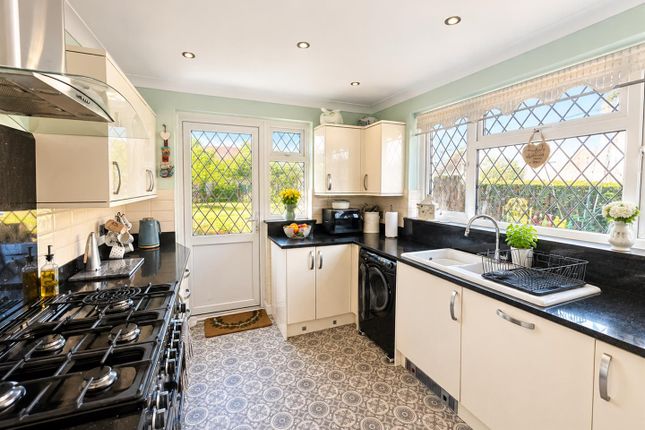 18, Julia Gardens, Barking photo 2