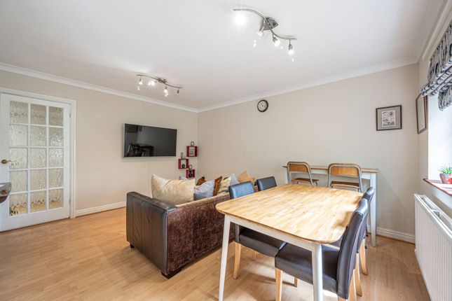 Thumbnail Flat to rent in Henry Road, Barnet