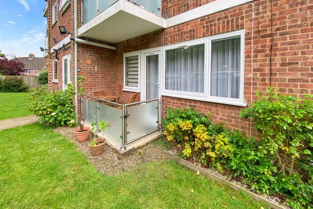Thumbnail Flat for sale in Lower Queens Road, Ashford, Kent