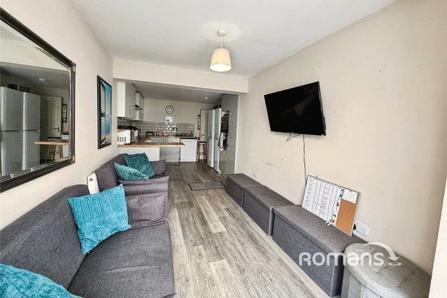 Room 7, 153, Chairborough Road, Buckinghamshire photo 4