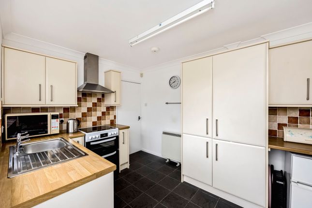 6 Penfold Way, Steyning photo 3