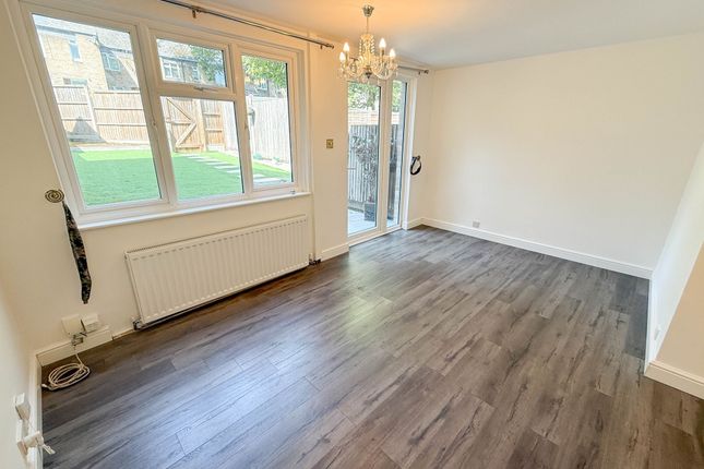 Muirfield Road, Watford photo 3