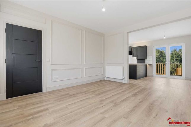 68, Crosslees Drive, Thornliebank, GLASGOW photo 4
