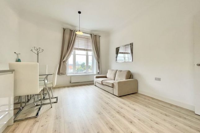 Flat 4,Ship Apartments,90, Hardinge Street, London photo 2