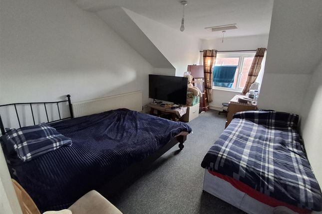 White Lion, Flat 9, 10/12 Cowbridge Road West, Cardiff photo 4