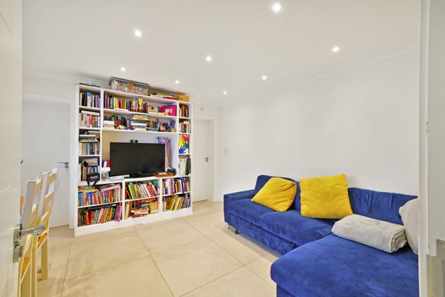3, Bulmer Gardens, Middlesex photo 2