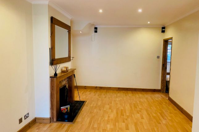 11, Fir Tree Grove, Carshalton photo 4