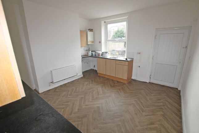 32, William Street, Colne photo 3