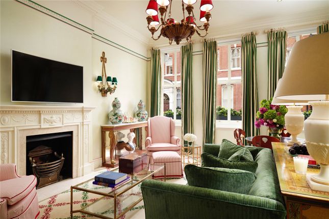 Thumbnail Flat to rent in The Milestone Residences, 1 Kensington Court, Kensington, London