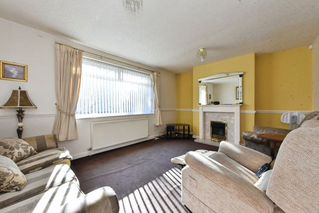 35, Cowlishaw Lane, Oldham photo 3