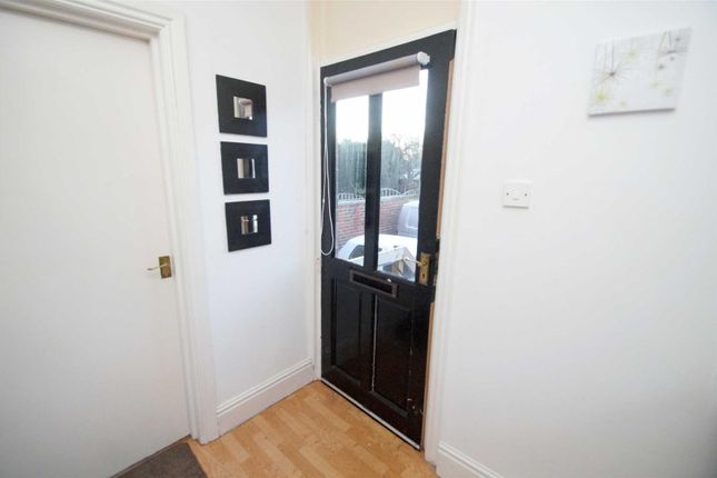Flat to rent in Hollyshaw Lane, Whitkirk, Leeds