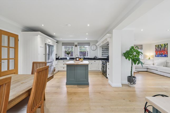 Ruxley Crescent, Esher photo 3