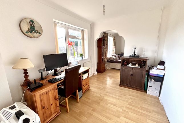 111, Roe Avenue, Somerset photo 4