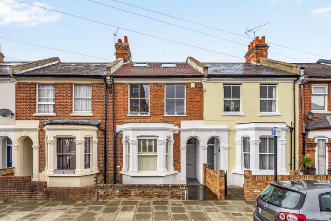 4, Kinnear Road, London photo 4