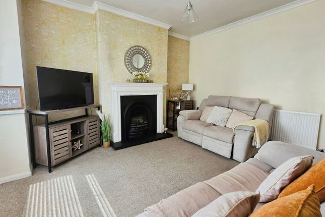 2, Hawthorn Drive, Bridgend photo 2