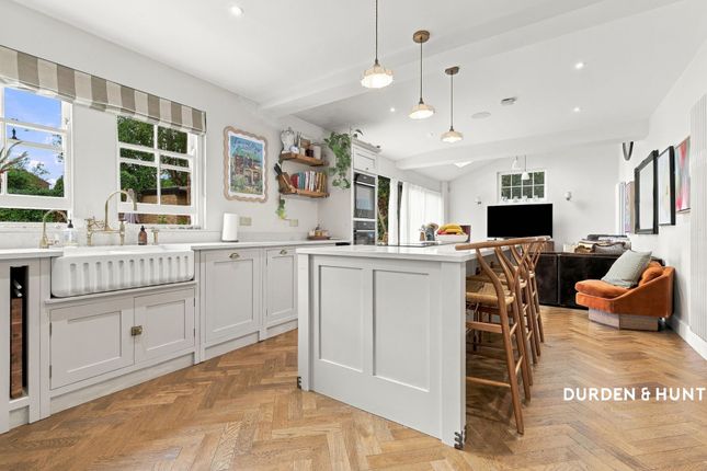 44 Westbury Lane, Buckhurst Hill photo 4