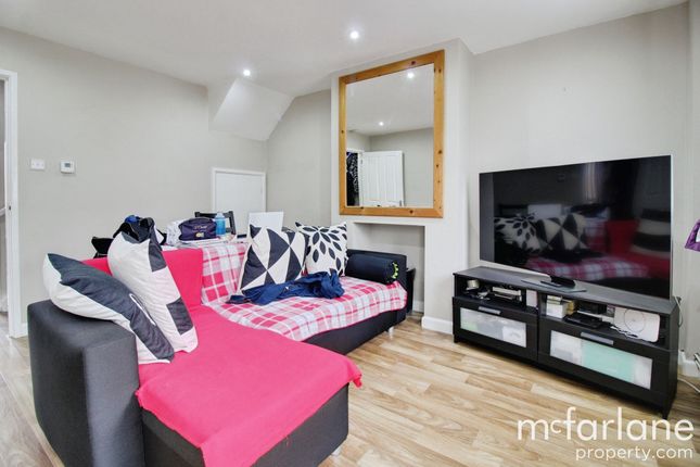 35 Exeter Street, Swindon photo 2