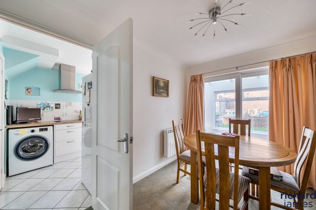 26, Castleton Road, Swindon photo 4