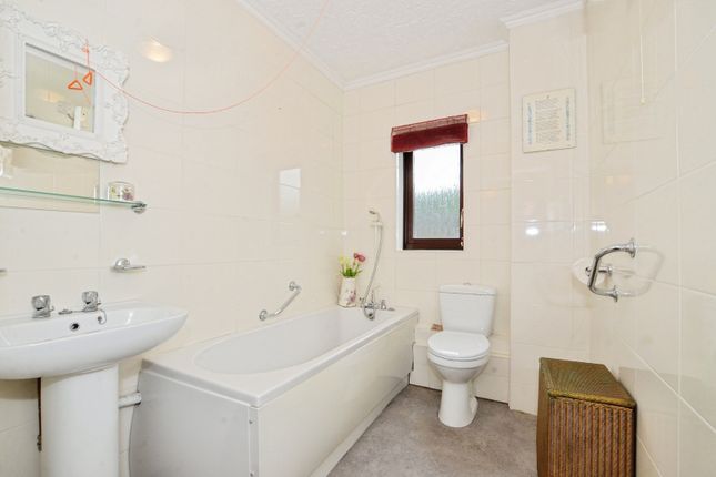 46, Meadowcroft, Bushey photo 4