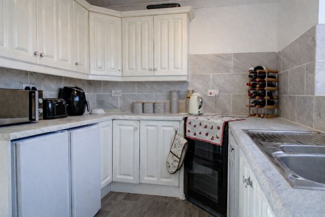 12, Sleets Road, Broadbridge Heath, Horsham photo 3