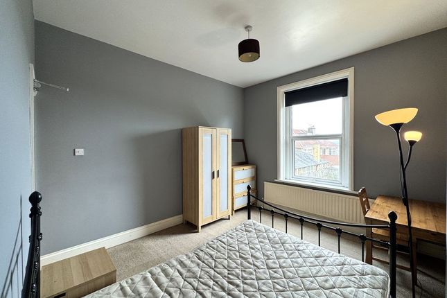 1b 174, Stow Hill, Newport photo 5