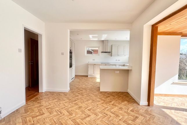 151, Cooden Drive, Bexhill-on-Sea photo 4