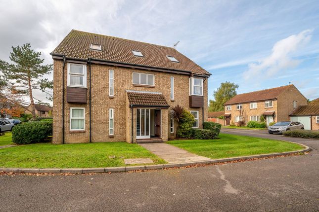 Thumbnail Flat for sale in Hodgson Gardens, Burpham, Guildford