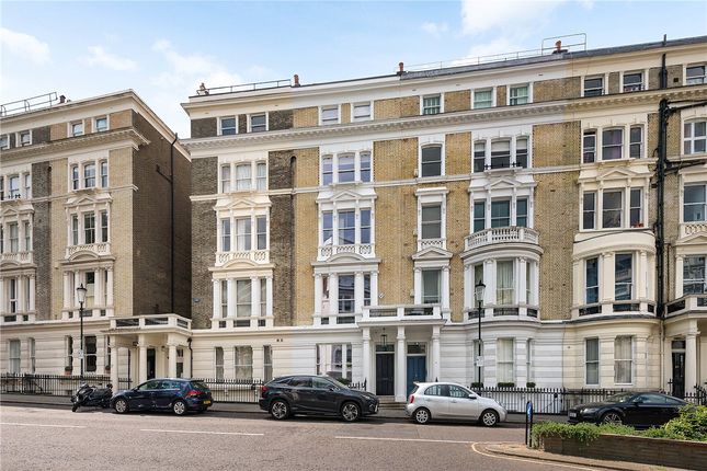 Flat for sale in Stanley Crescent, London