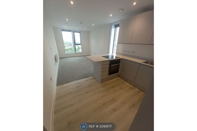 Flat to rent in Wharf End, Trafford Park, Manchester