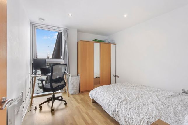 Flat for sale in Western Gateway, London