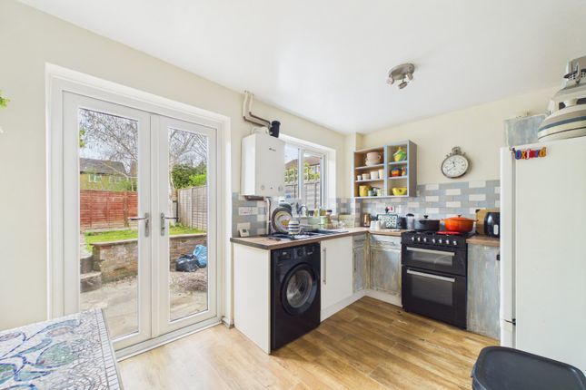 46, Cross Gates Close, Bracknell photo 3