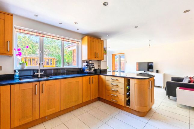 33, Imogen Gardens, Warwickshire photo 3