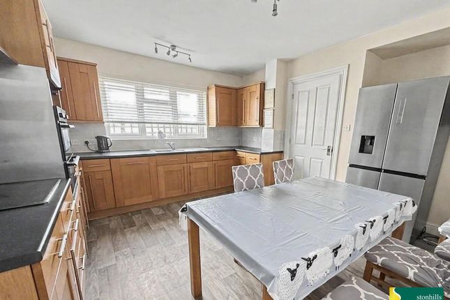 2, White Hills Way, Northampton photo 2