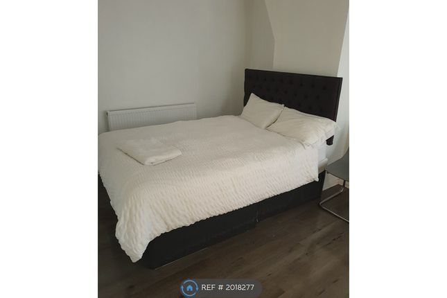 Room to rent in Rochdale Road, Manchester