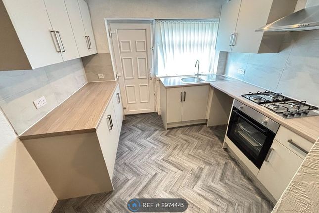 Oldham Road, Middleton, Manchester photo 5