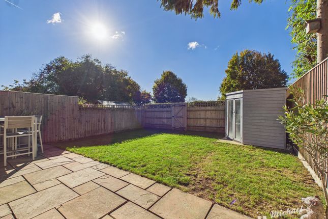 24 Finmere Crescent, Aylesbury photo 3